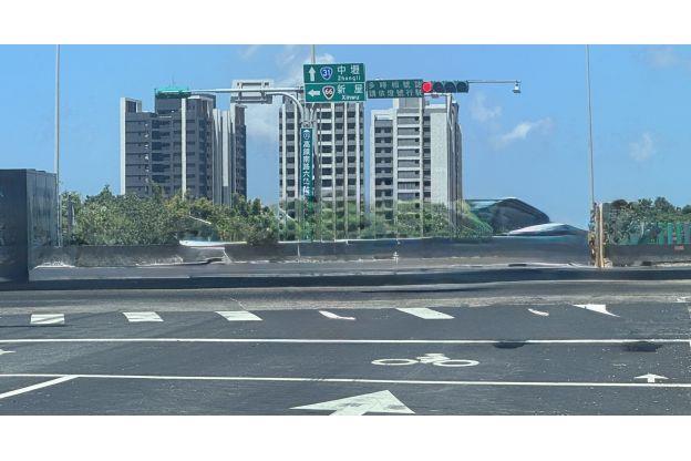 南崁正路邊大面積工業地